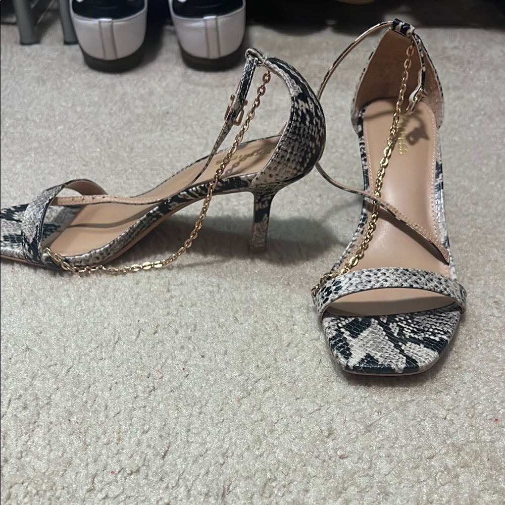 Express kitten heel!